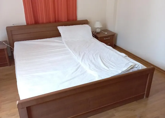 кристиан דירה *