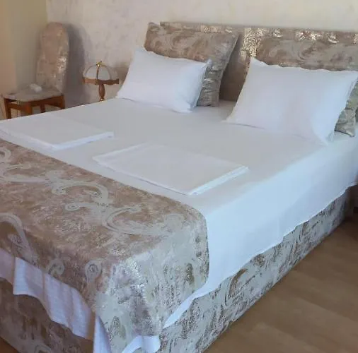 кристиан דירה *